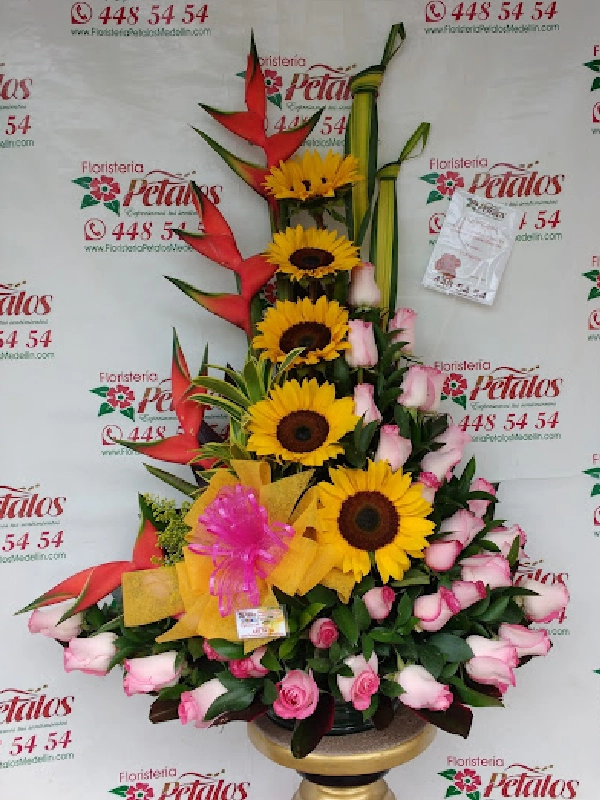 flores-floristeria-medellin-madre-es-reconfortante-saber-que-esta-familia-cuenta-con-una-cabeza-como-tu-flores-floristeria-medellin